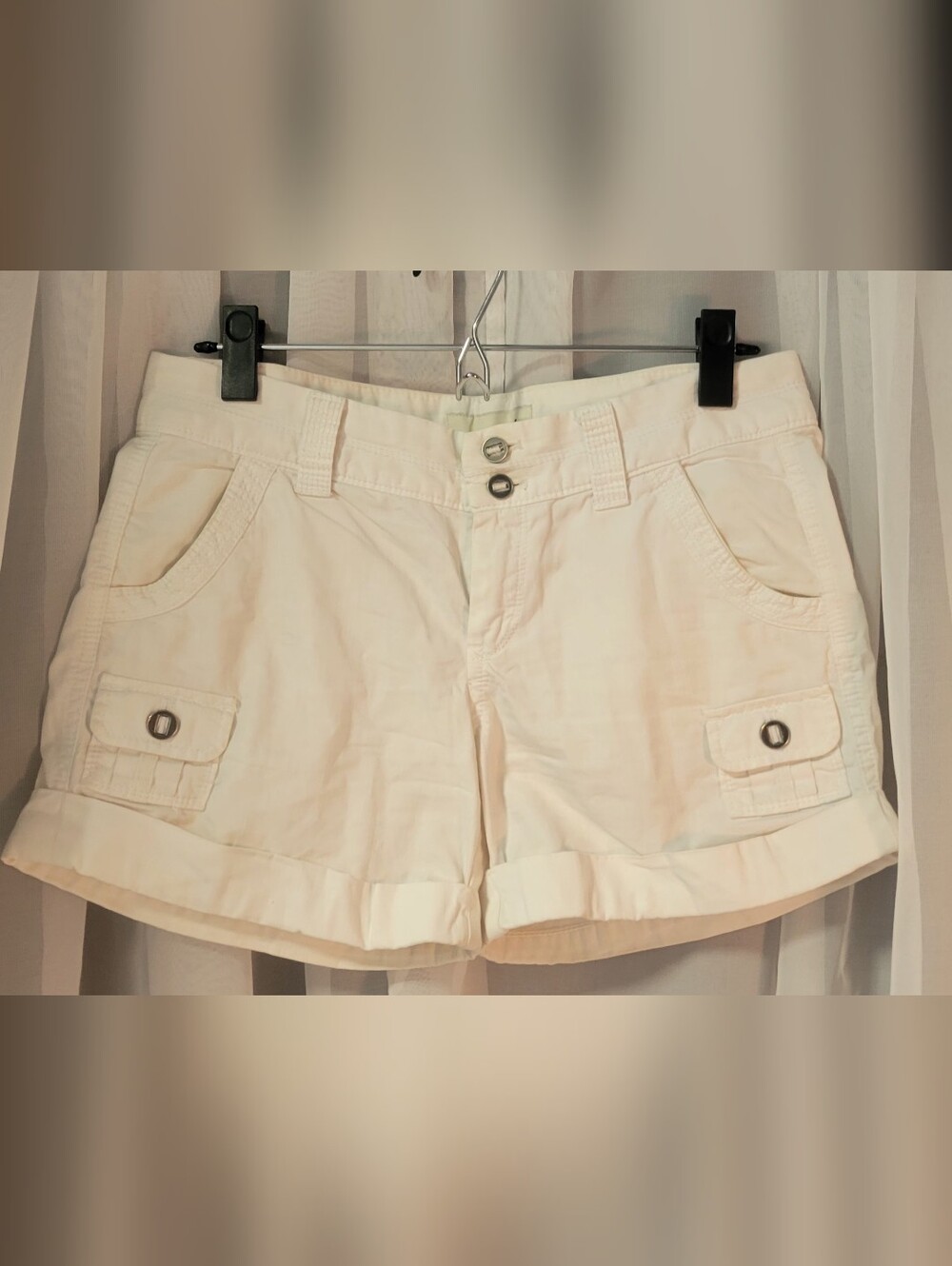 Old Navy Cream Cargo Roll-Hem Shorts
